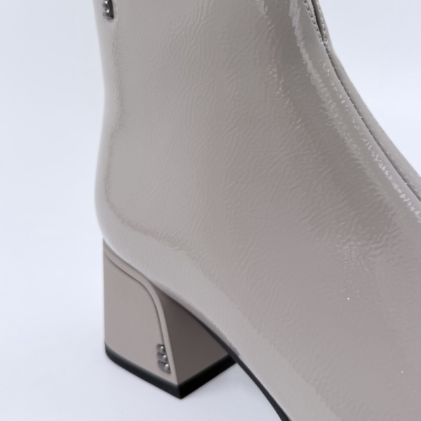 Spur AY166_01LB-BG