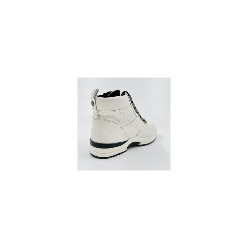 Caprice 25256-410